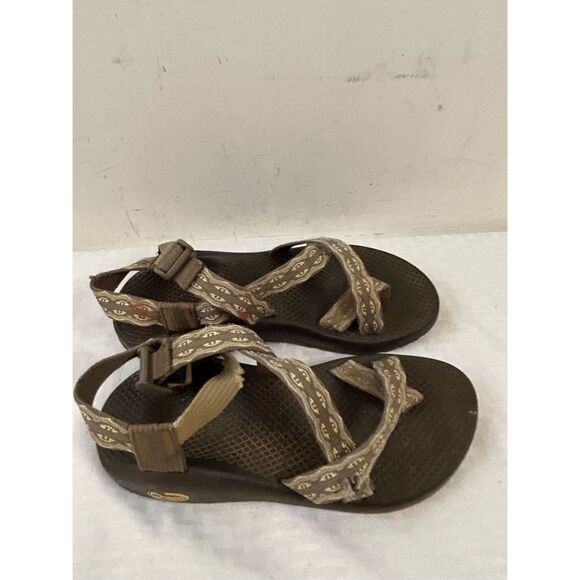 Chaco sandals size 7 beige strap (tear) - Picture 2 of 9